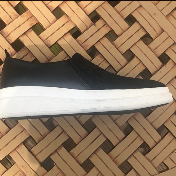 New Naturalizer Leather/Suede Sneaker - Picture 3 of 4